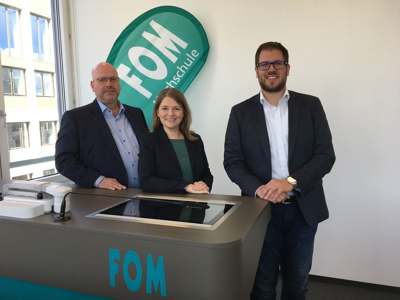 FOM in Kassel und Unternehmensberatung Team Müller kooperieren